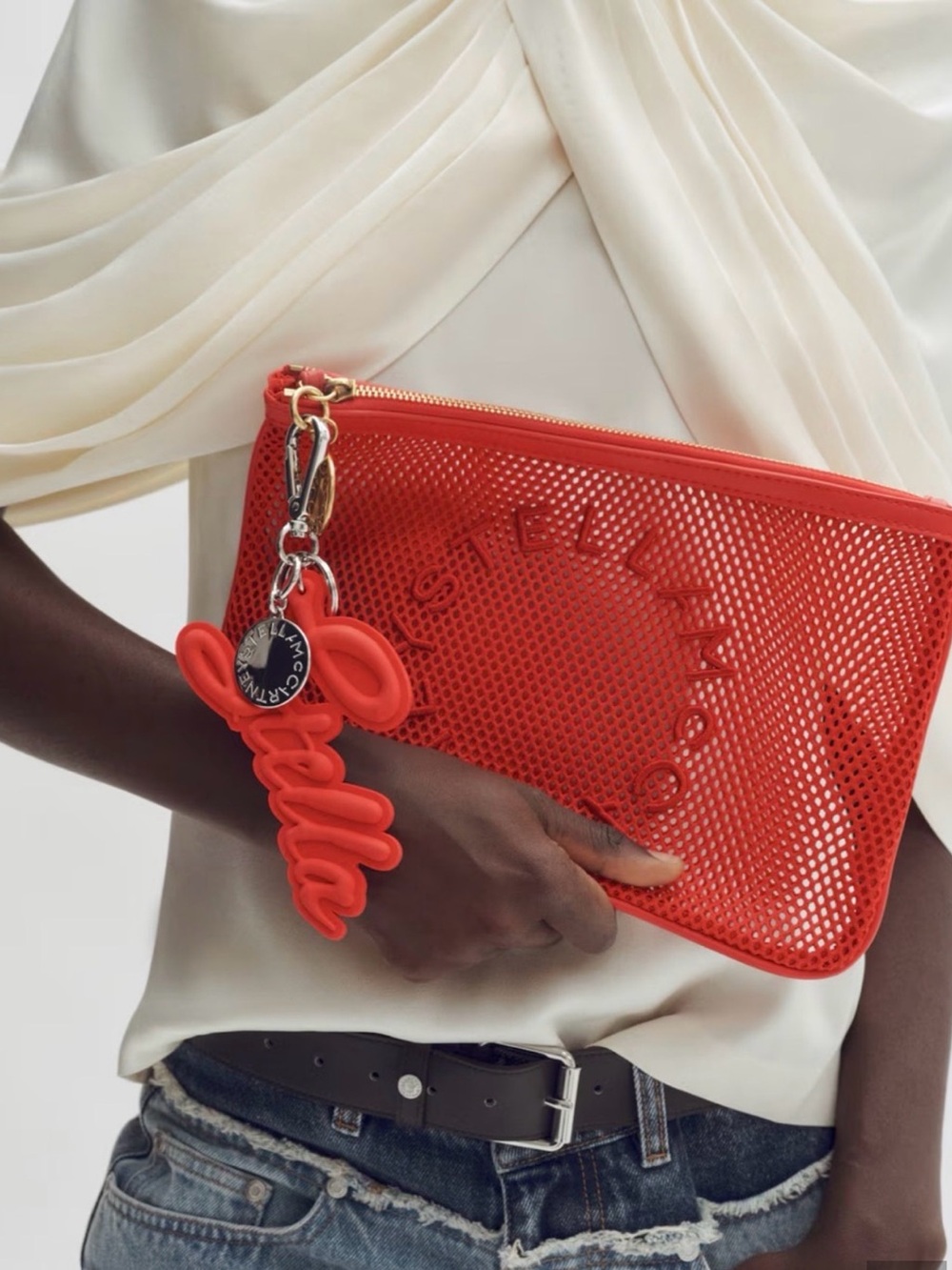 Stella McCartney Red Perforated Wristlet Clutch with Gold Charm - Picture 2 of 2